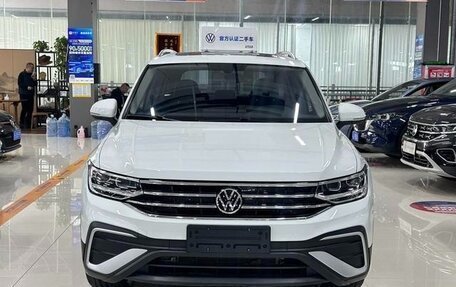 Volkswagen Tiguan II, 2022 год, 2 562 000 рублей, 2 фотография