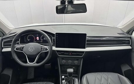 Volkswagen Tiguan II, 2022 год, 2 524 000 рублей, 8 фотография