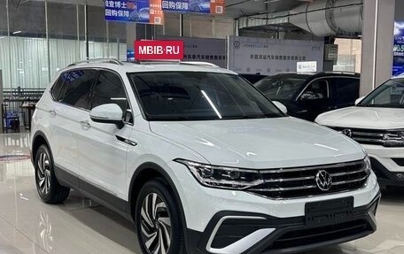 Volkswagen Tiguan II, 2022 год, 2 562 000 рублей, 3 фотография