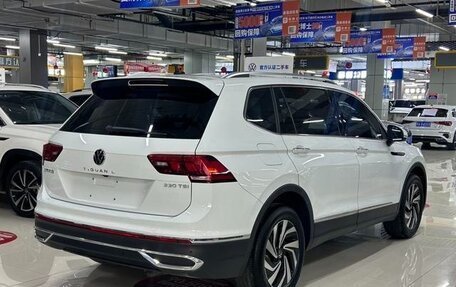 Volkswagen Tiguan II, 2022 год, 2 562 000 рублей, 6 фотография