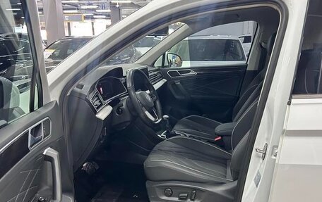 Volkswagen Tiguan II, 2022 год, 2 562 000 рублей, 8 фотография