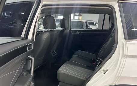 Volkswagen Tiguan II, 2022 год, 2 562 000 рублей, 12 фотография