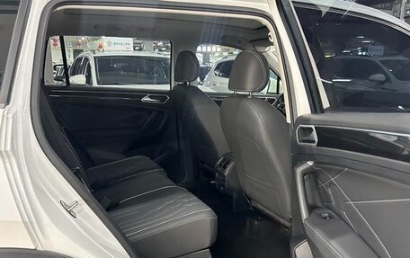 Volkswagen Tiguan II, 2022 год, 2 562 000 рублей, 11 фотография