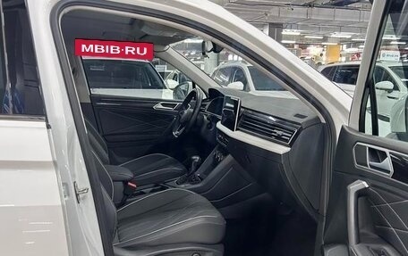 Volkswagen Tiguan II, 2022 год, 2 562 000 рублей, 9 фотография