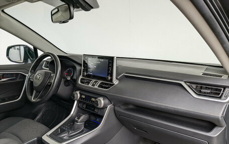 Toyota RAV4, 2021 год, 3 900 000 рублей, 2 фотография