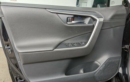 Toyota RAV4, 2021 год, 3 900 000 рублей, 8 фотография
