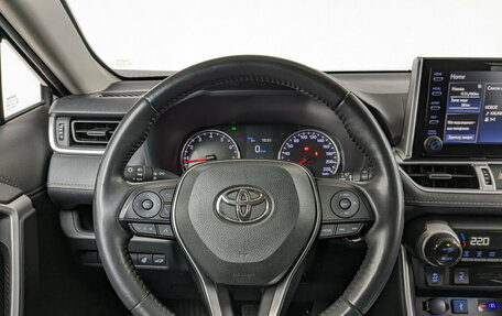 Toyota RAV4, 2021 год, 3 900 000 рублей, 10 фотография