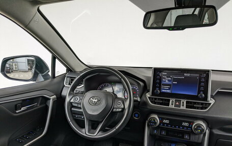 Toyota RAV4, 2021 год, 3 900 000 рублей, 12 фотография