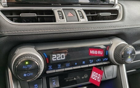 Toyota RAV4, 2021 год, 3 900 000 рублей, 6 фотография