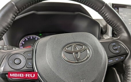 Toyota RAV4, 2021 год, 3 900 000 рублей, 5 фотография