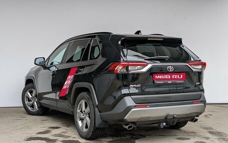 Toyota RAV4, 2021 год, 3 900 000 рублей, 16 фотография