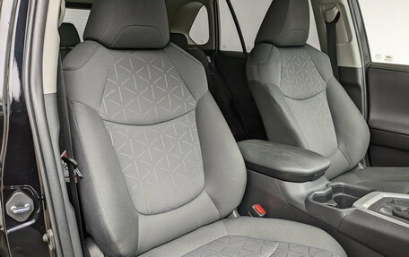 Toyota RAV4, 2021 год, 3 900 000 рублей, 24 фотография