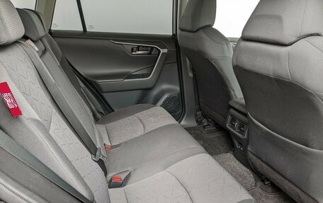 Toyota RAV4, 2021 год, 3 900 000 рублей, 26 фотография