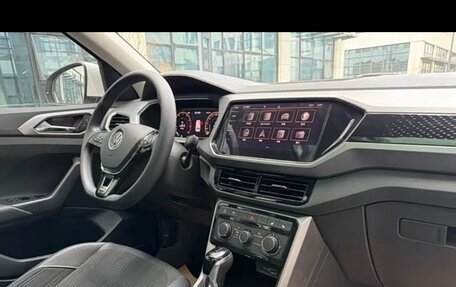 Volkswagen T-Cross I, 2022 год, 1 750 000 рублей, 9 фотография