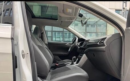 Volkswagen T-Cross I, 2022 год, 1 750 000 рублей, 10 фотография