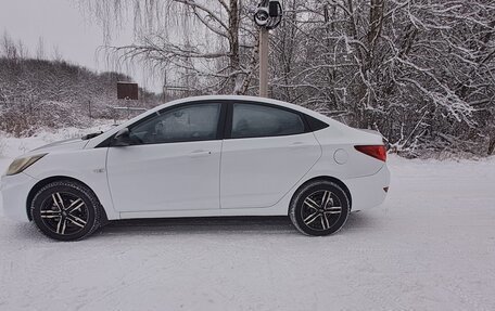 Hyundai Solaris II рестайлинг, 2012 год, 650 000 рублей, 3 фотография
