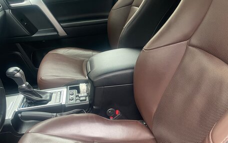 Toyota Land Cruiser Prado 150 рестайлинг 2, 2019 год, 5 500 000 рублей, 3 фотография