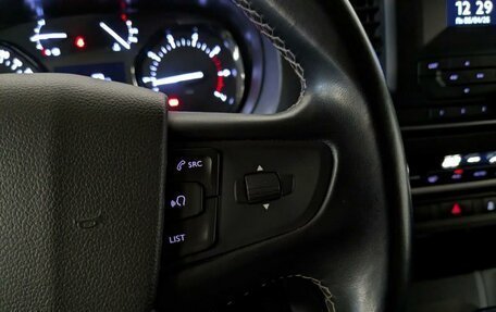 Peugeot Traveller I, 2021 год, 3 250 000 рублей, 28 фотография