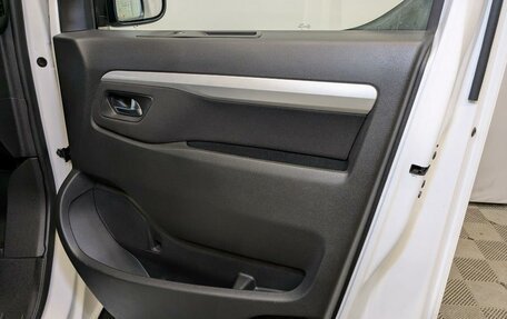 Peugeot Traveller I, 2021 год, 3 250 000 рублей, 24 фотография