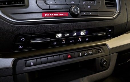 Peugeot Traveller I, 2021 год, 3 250 000 рублей, 29 фотография