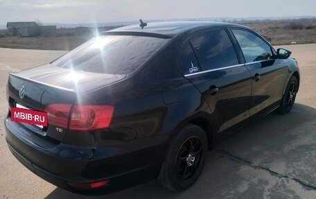 Volkswagen Jetta VI, 2013 год, 700 000 рублей, 4 фотография