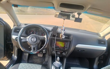 Volkswagen Jetta VI, 2013 год, 700 000 рублей, 11 фотография