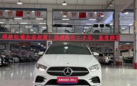 Mercedes-Benz A-Класс, 2022 год, 2 100 000 рублей, 2 фотография