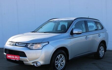 Mitsubishi Outlander III рестайлинг 3, 2013 год, 1 290 000 рублей, 1 фотография