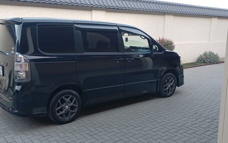 Toyota Voxy II, 2008 год, 865 000 рублей, 2 фотография