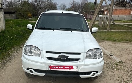 Chevrolet Niva I рестайлинг, 2016 год, 555 000 рублей, 2 фотография