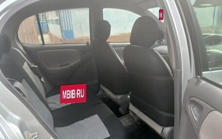 Toyota Platz, 2001 год, 340 000 рублей, 5 фотография