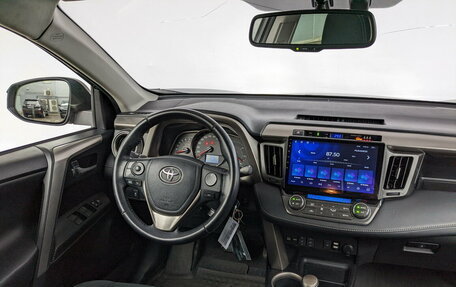 Toyota RAV4, 2015 год, 2 000 000 рублей, 14 фотография