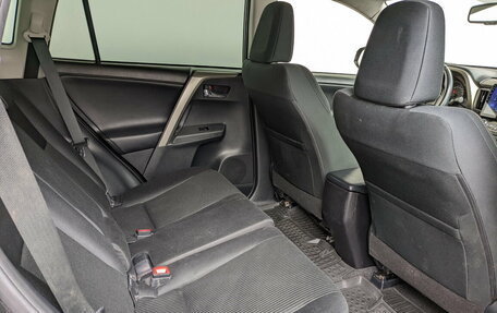 Toyota RAV4, 2015 год, 2 000 000 рублей, 28 фотография