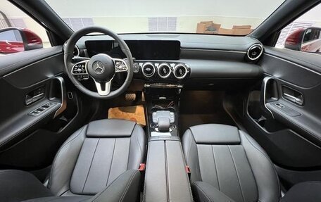 Mercedes-Benz A-Класс, 2021 год, 2 100 000 рублей, 11 фотография