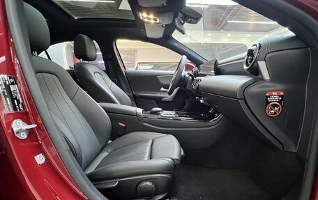 Mercedes-Benz A-Класс, 2021 год, 2 100 000 рублей, 13 фотография