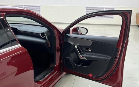 Mercedes-Benz A-Класс, 2021 год, 2 100 000 рублей, 14 фотография