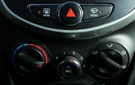 Hyundai Solaris II рестайлинг, 2012 год, 750 000 рублей, 19 фотография