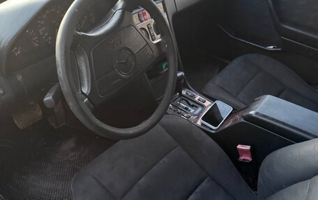 Mercedes-Benz C-Класс, 1996 год, 350 000 рублей, 4 фотография