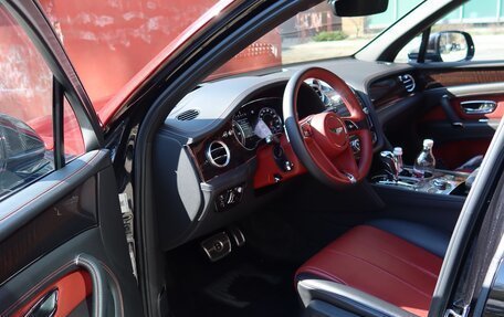 Bentley Bentayga I, 2018 год, 16 000 000 рублей, 7 фотография