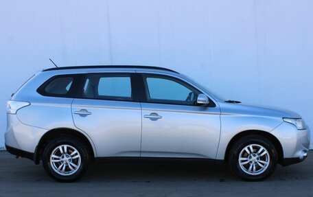 Mitsubishi Outlander III рестайлинг 3, 2013 год, 1 290 000 рублей, 4 фотография