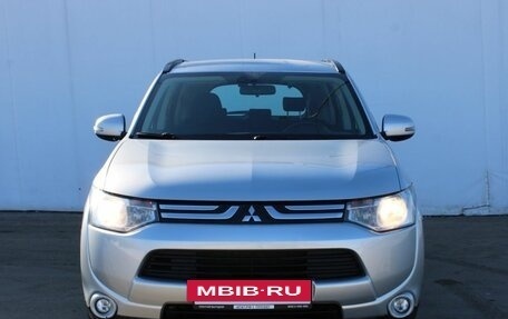 Mitsubishi Outlander III рестайлинг 3, 2013 год, 1 290 000 рублей, 2 фотография