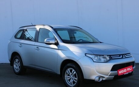 Mitsubishi Outlander III рестайлинг 3, 2013 год, 1 290 000 рублей, 3 фотография