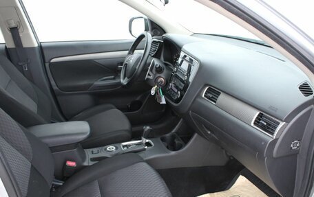 Mitsubishi Outlander III рестайлинг 3, 2013 год, 1 290 000 рублей, 12 фотография