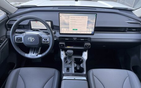 Toyota RAV4, 2025 год, 5 690 000 рублей, 10 фотография