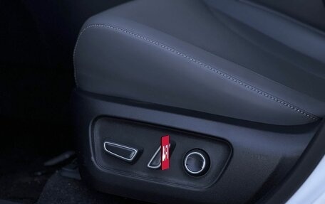 Toyota RAV4, 2025 год, 5 690 000 рублей, 29 фотография