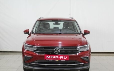 Volkswagen Tiguan II, 2021 год, 2 510 000 рублей, 2 фотография