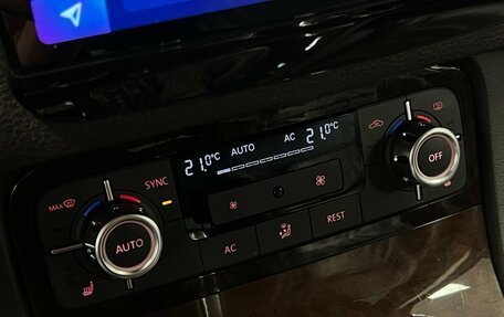 Volkswagen Touareg III, 2011 год, 1 660 000 рублей, 15 фотография