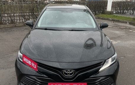 Toyota Camry, 2021 год, 2 450 000 рублей, 3 фотография