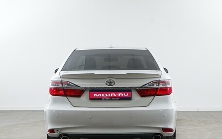 Toyota Camry, 2017 год, 1 900 000 рублей, 4 фотография