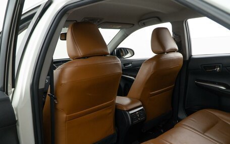 Toyota Camry, 2017 год, 1 900 000 рублей, 11 фотография